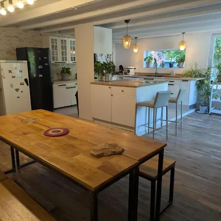 4 Bedroom & Pool 9-10 Personnes *